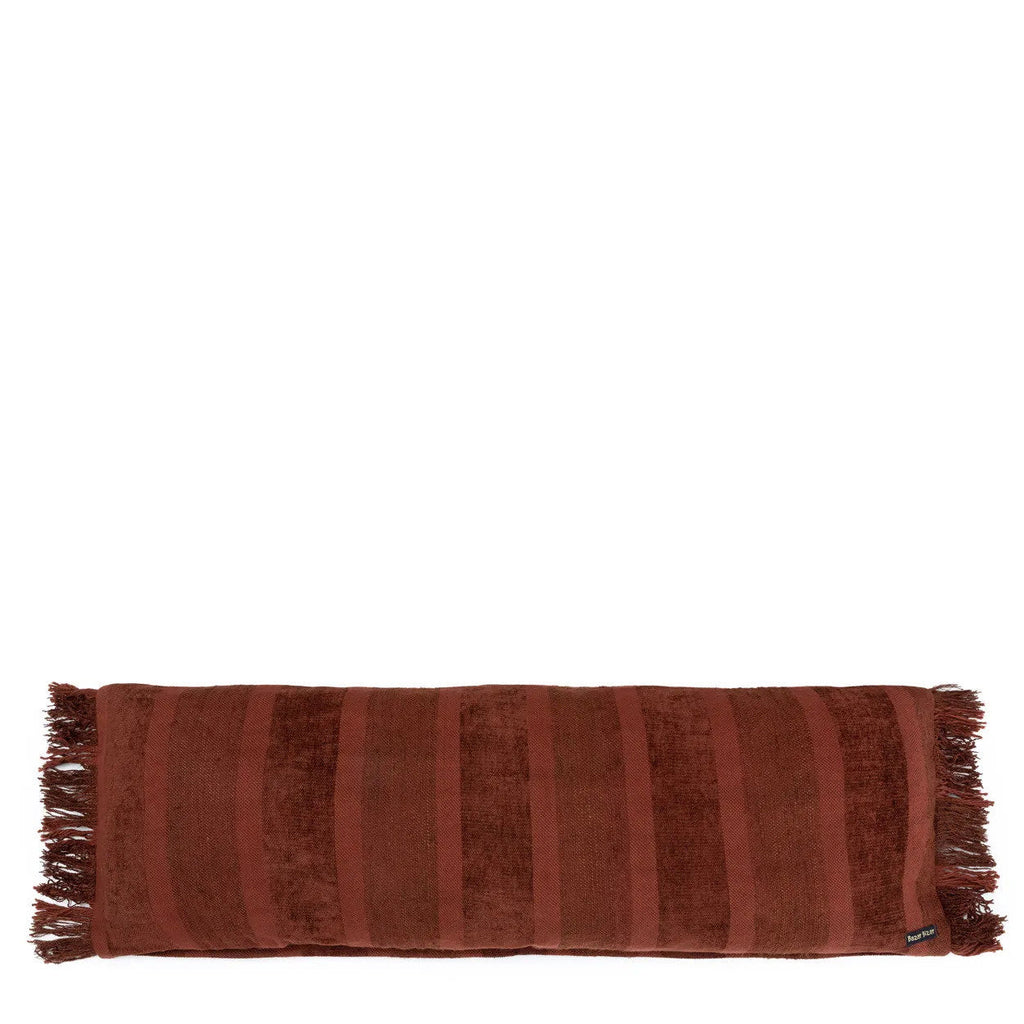 Housse de coussin Oh My Gee en velours brique rayé 35x100 cm en situation