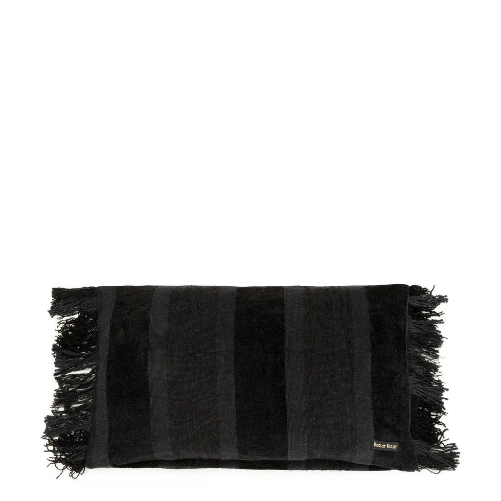 Housse de coussin Oh My Gee en velours noir rayé 30x50 cm, vue 3