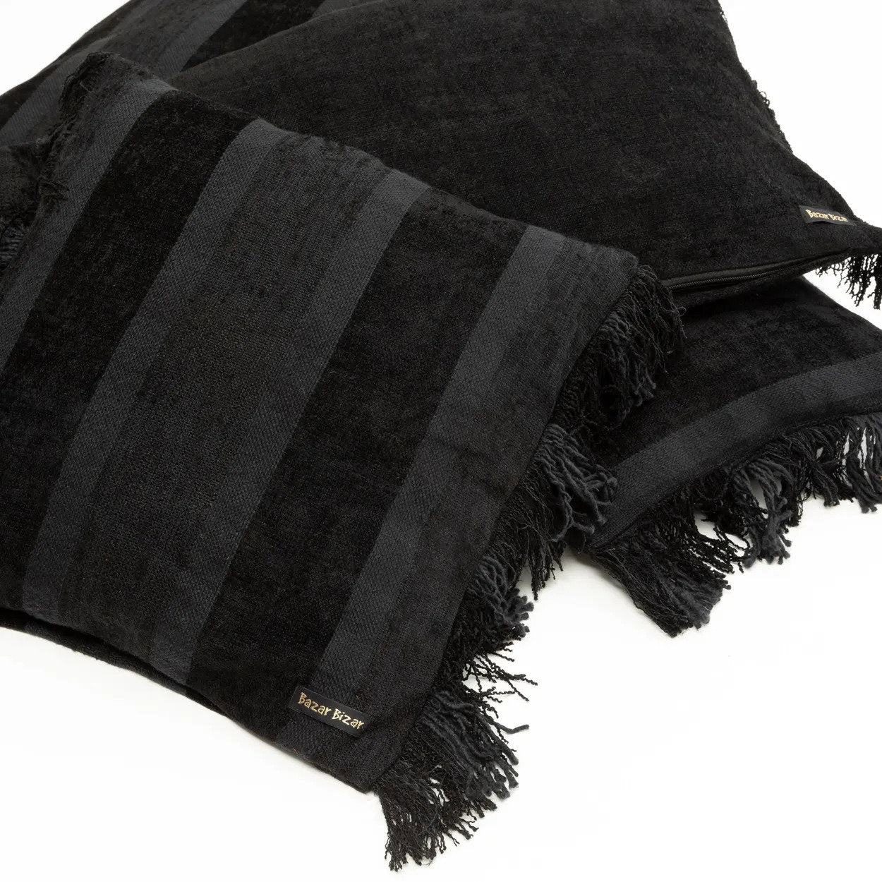 Housse de coussin Oh My Gee en velours noir rayé 30x50 cm, vue 5