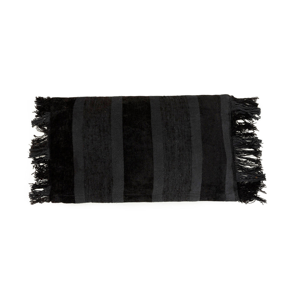 Housse de coussin Oh My Gee en velours noir rayé 30x50 cm