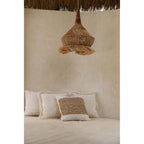 Housse de coussin Raffia Stamp en coton et raphia 50x50 cm en situation
