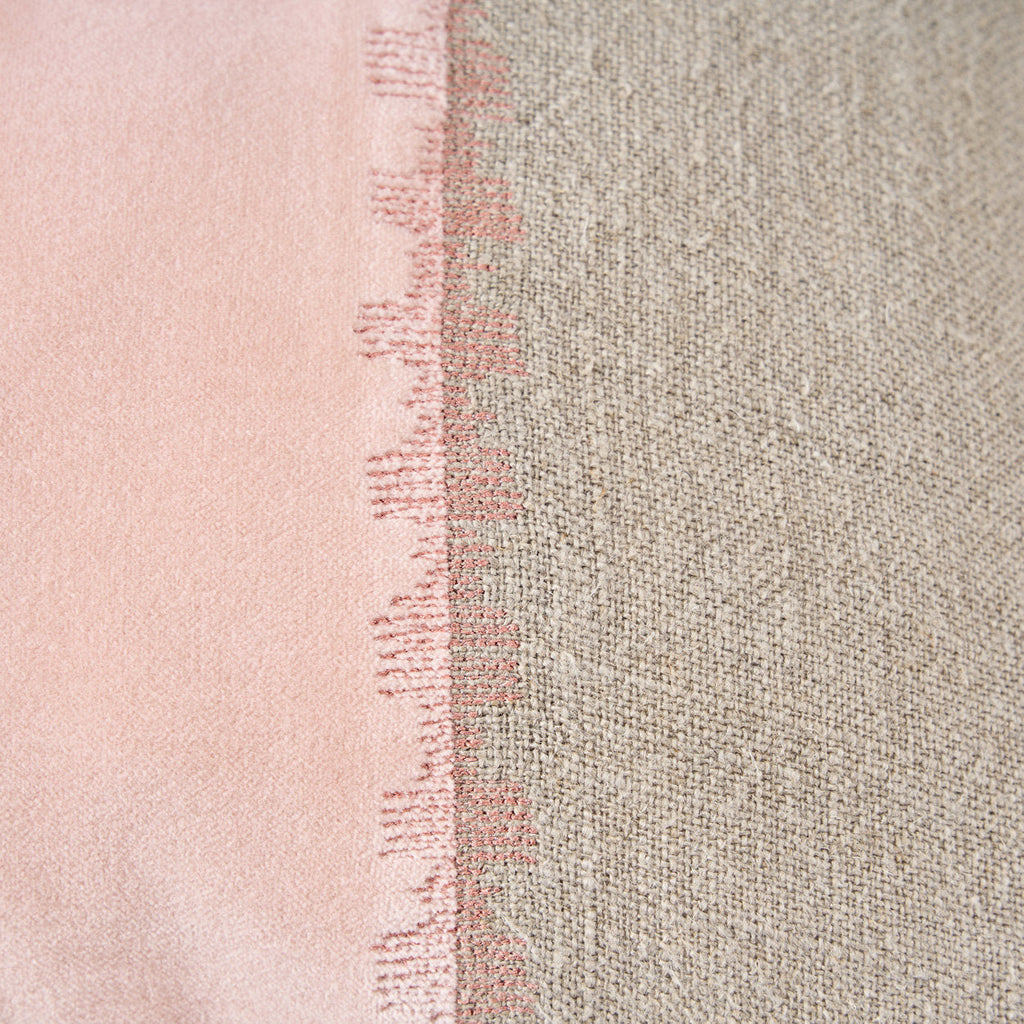 Housse de coussin Velvet Divorce en lin et velours rose 30x50 cm, vue 3