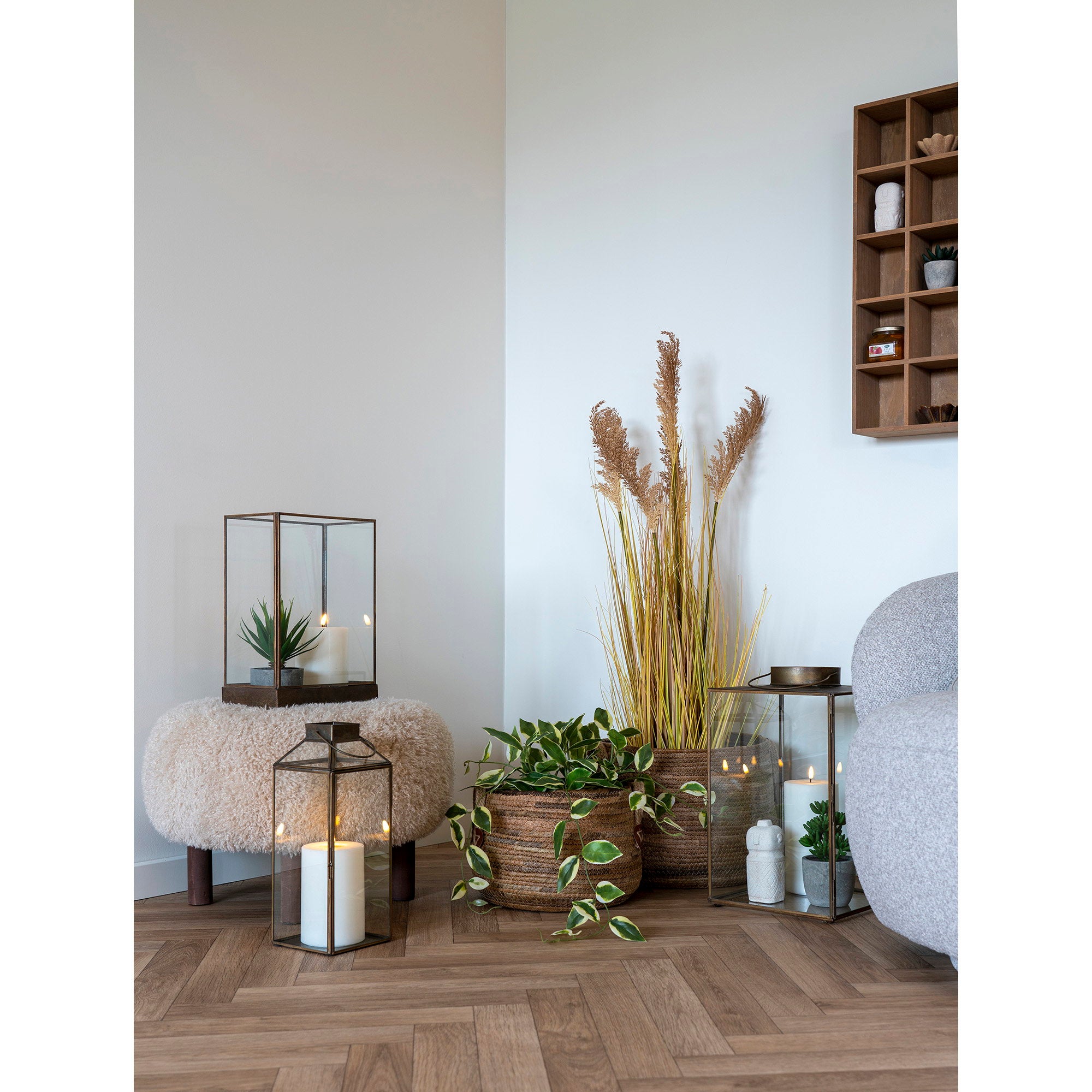 Plante artificielle Hoya retombante dans cache-pot rotin décoration salon bohème