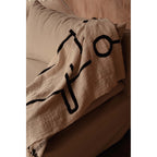 Jeté de lit Evil Eye en coton écru à motif noir 128 x 240 cm, vue 4
