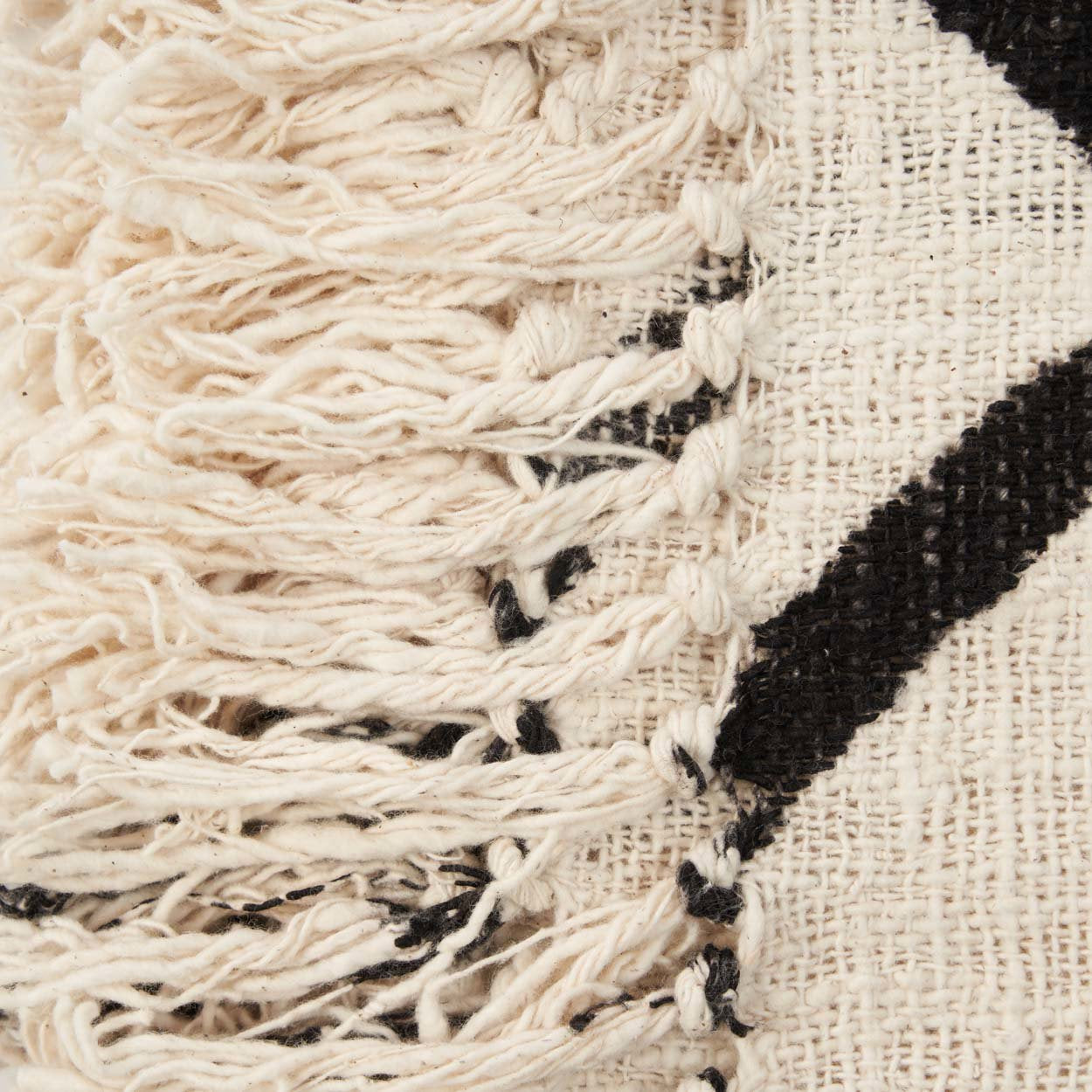 Jeté de lit Evil Eye en coton écru à motif noir 128 x 240 cm, vue 6