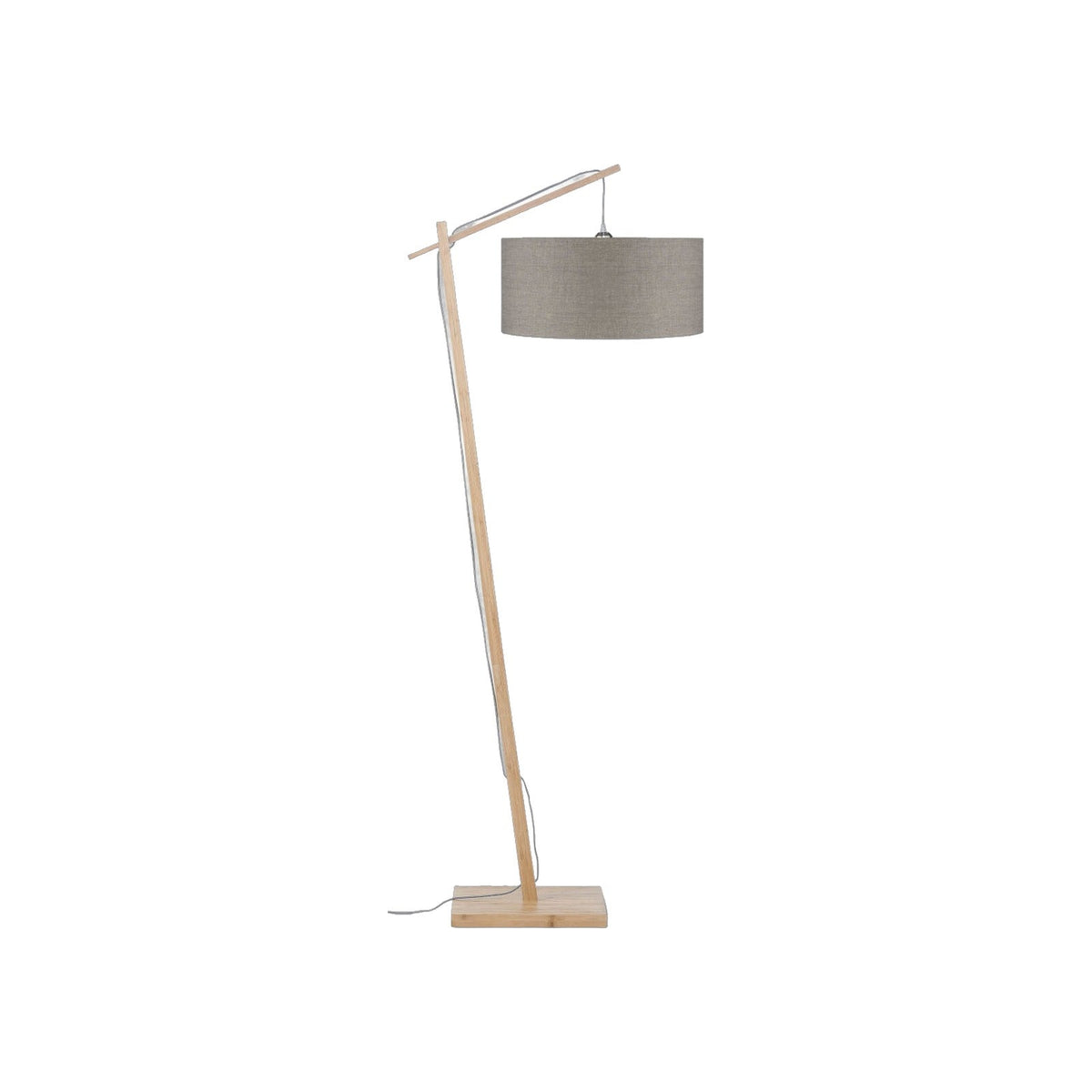 Lampadaire Andes Bambou naturel à abat-jour Lin naturel foncé sur fond blanc avec son pied incliné et son bras