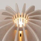 Lampadaire Mula 45 trépied feutre beige E27, gros plan