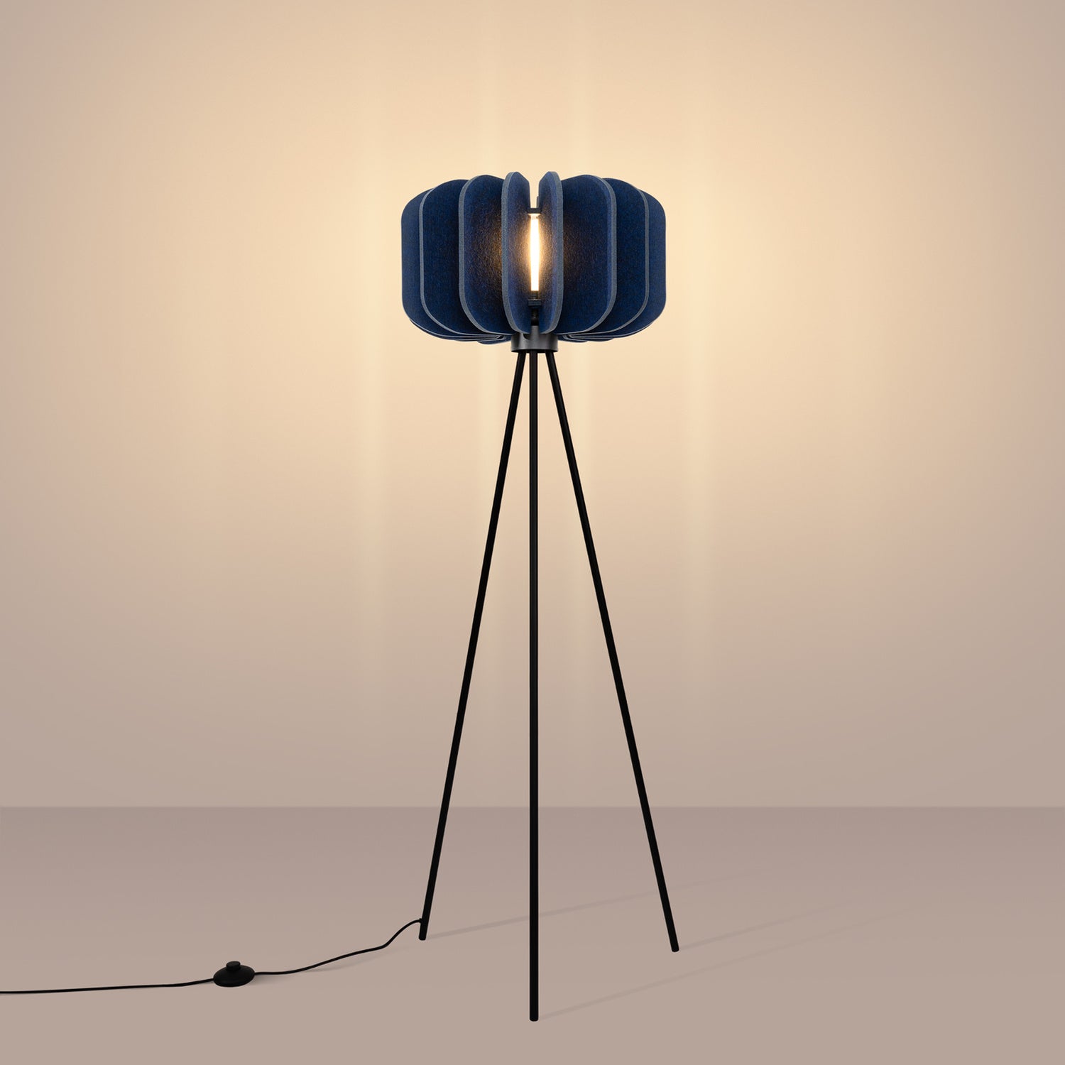 Lampadaire Mula 45 trépied feutre bleu marine E27, en éclairage