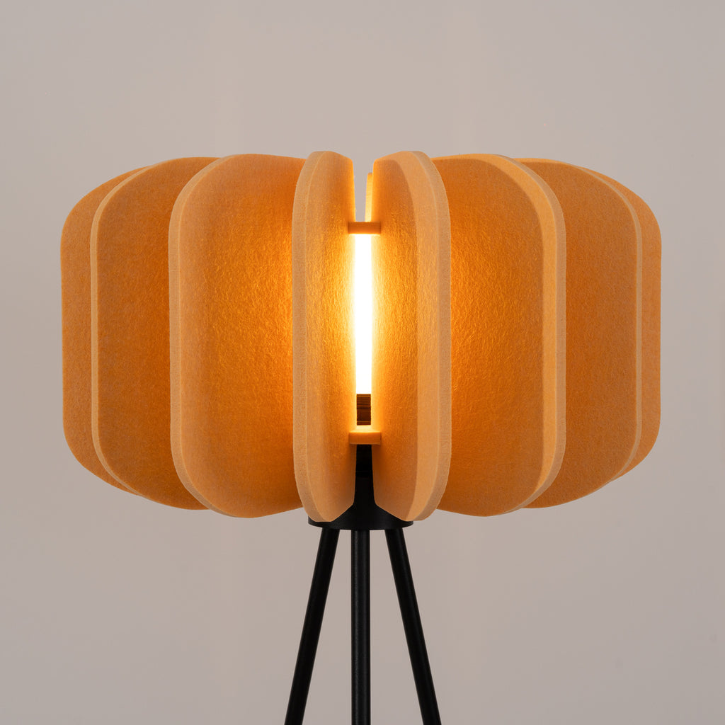 Lampadaire Mula 45 trépied feutre jaune moutarde E27, détail du feutre