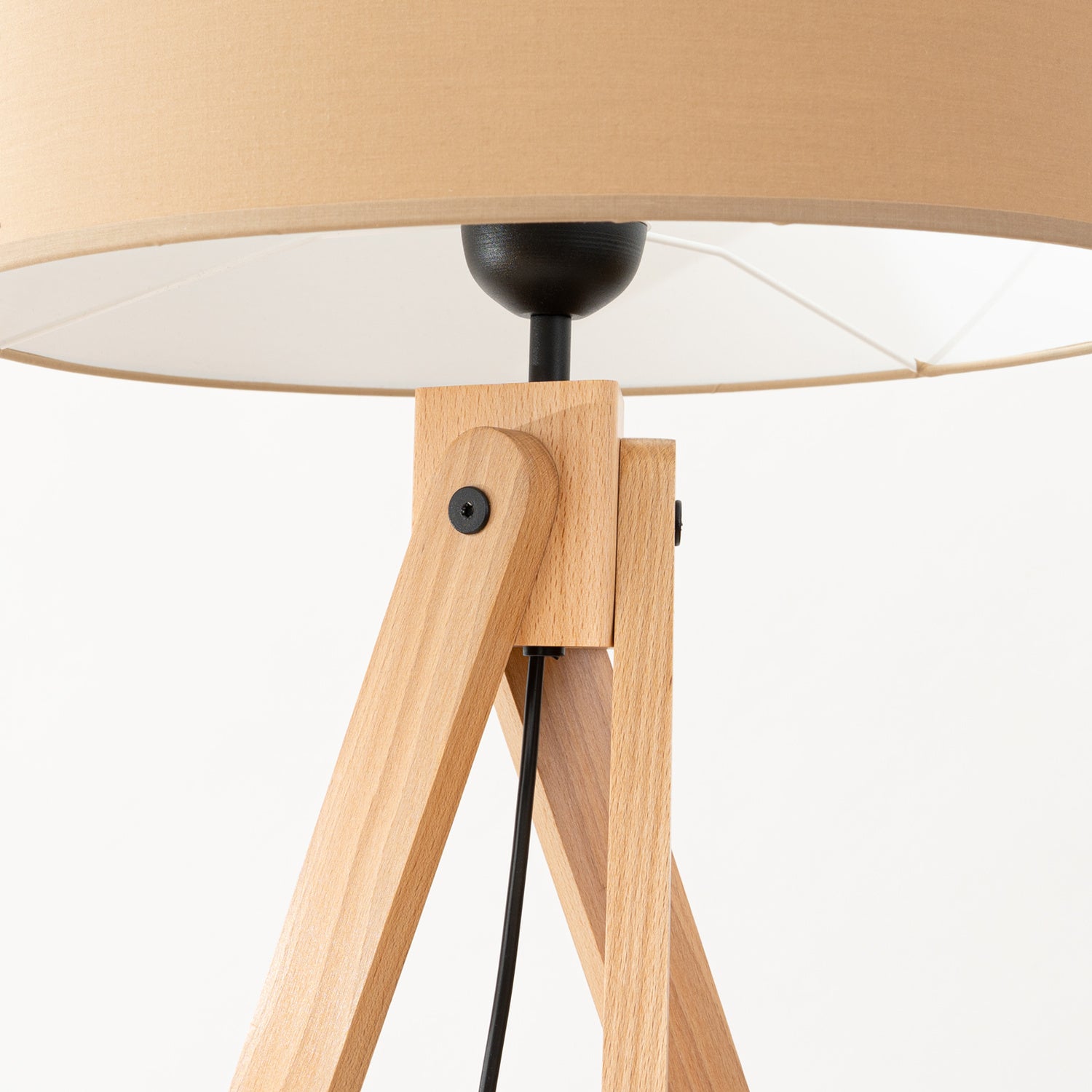 Lampadaire Natt trépied bois beige E27 en ambiance