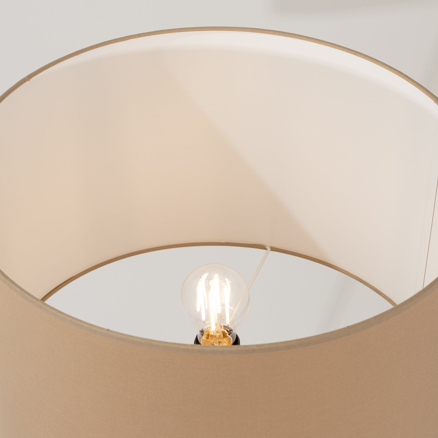 Lampadaire Natt trépied bois beige E27, détail