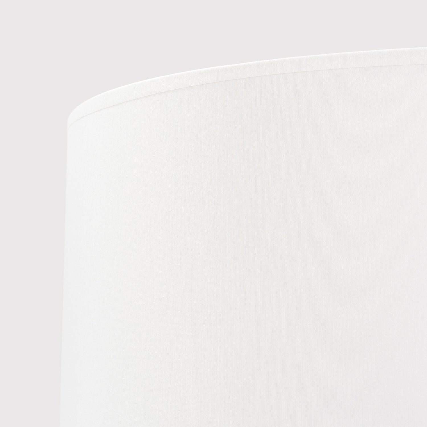 Lampadaire Natt trépied bois blanc E27, détail du trépied