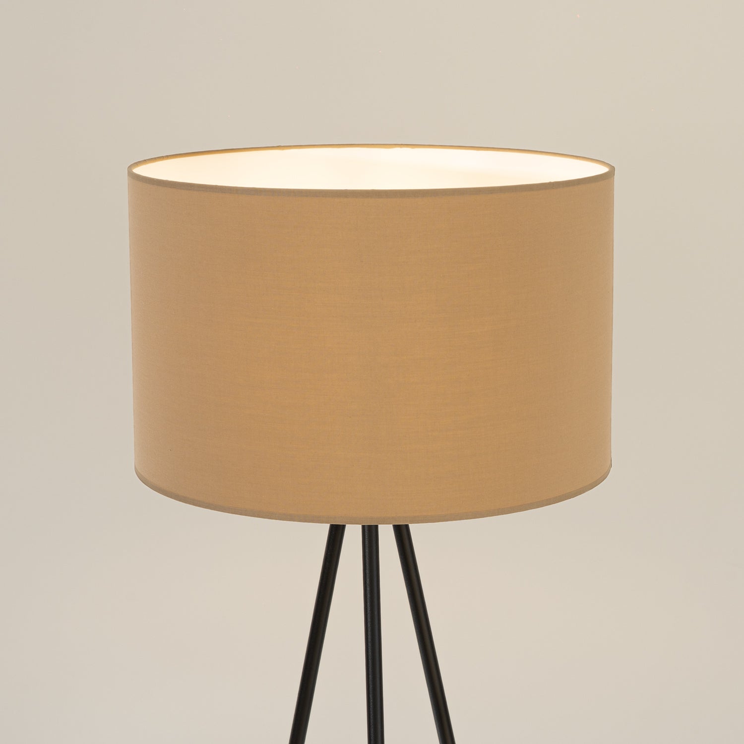 Lampadaire Nevia trépied beige E27, gros plan