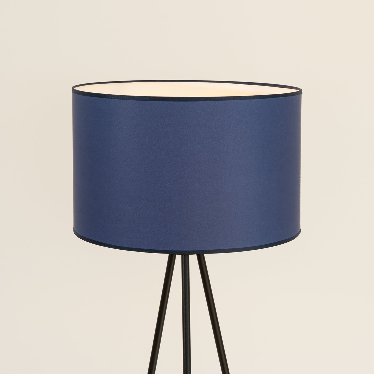 Lampadaire Nevia trépied bleu marine E27, gros plan