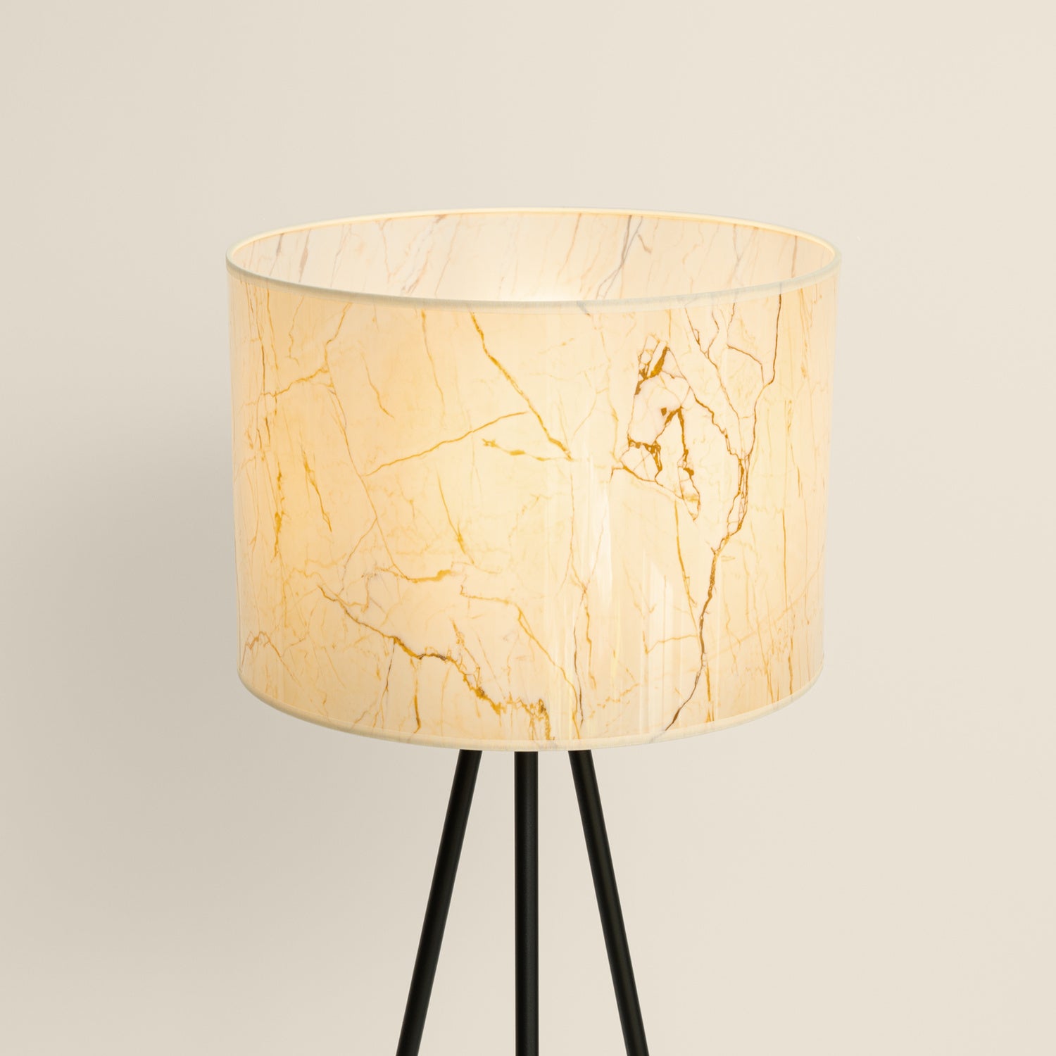 Lampadaire Nevia trépied effet marbre E27, gros plan