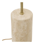 Détail du socle cylindrique en travertin alvéolé du lampadaire Sheffield avec sa tige dorée et son cordon beige