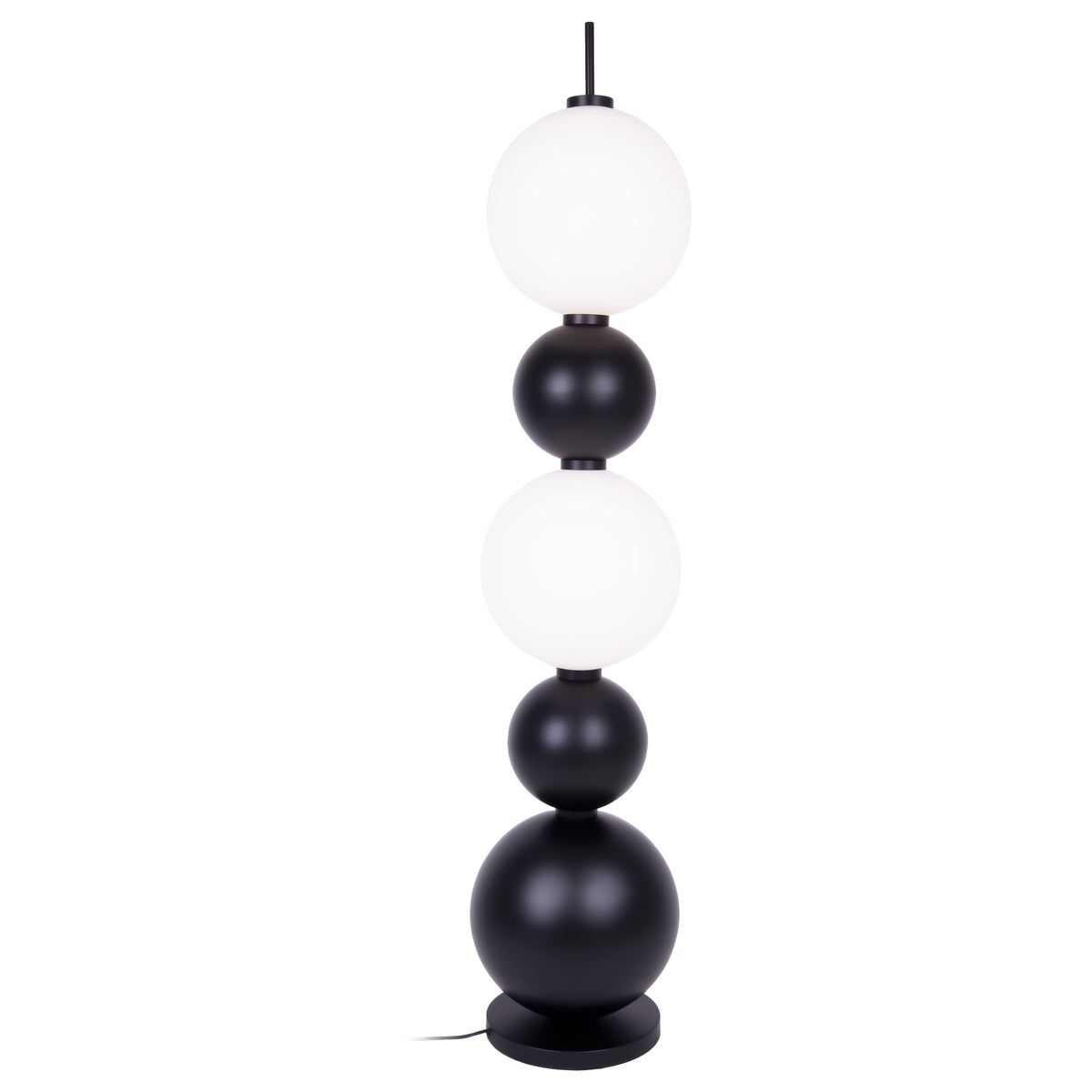 Lampadaire Tama sur fond blanc avec ses boules de métal noir ses globes de verre dépoli blanc et son socle rond