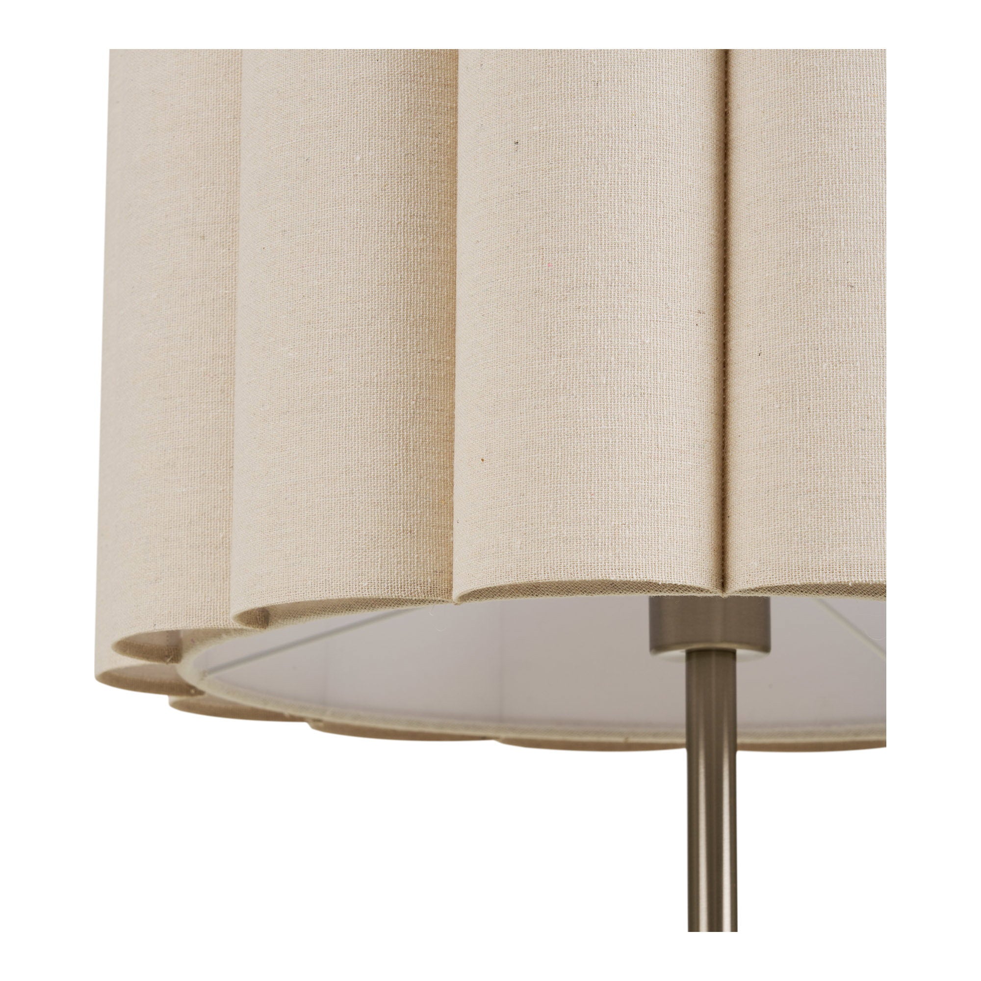 Lampadaire Wattom abat jour tissu plissé écru pied chromé vue de détail