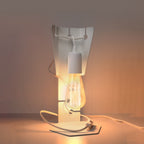 Lampe Arby blanc allumée, ampoule à filament apparente