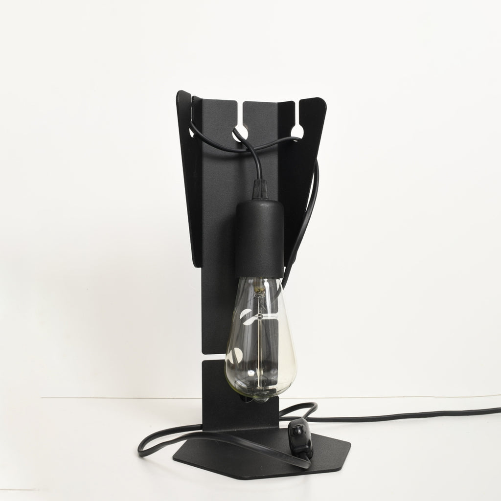 Lampe de bureau Arby acier noir, structure en tôle pliée