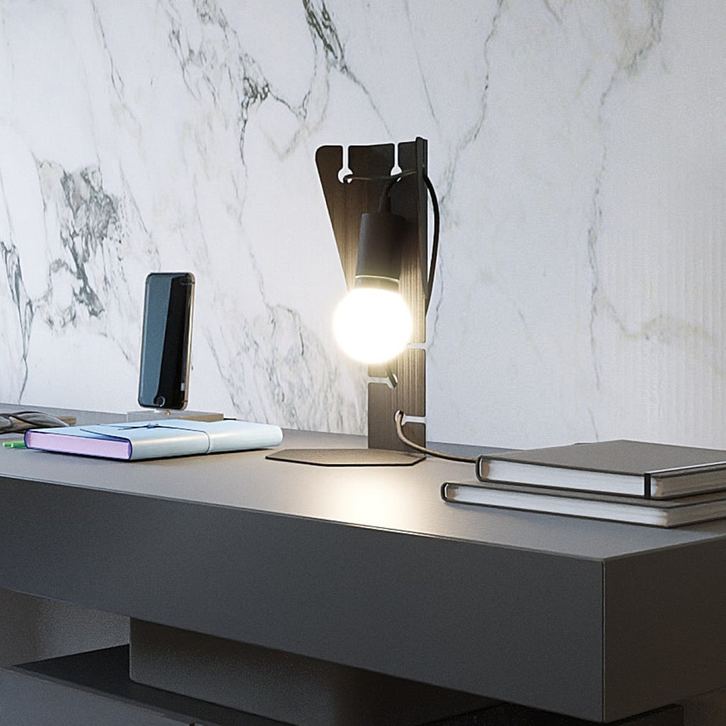 Lampe Arby acier noir dans un intérieur industriel