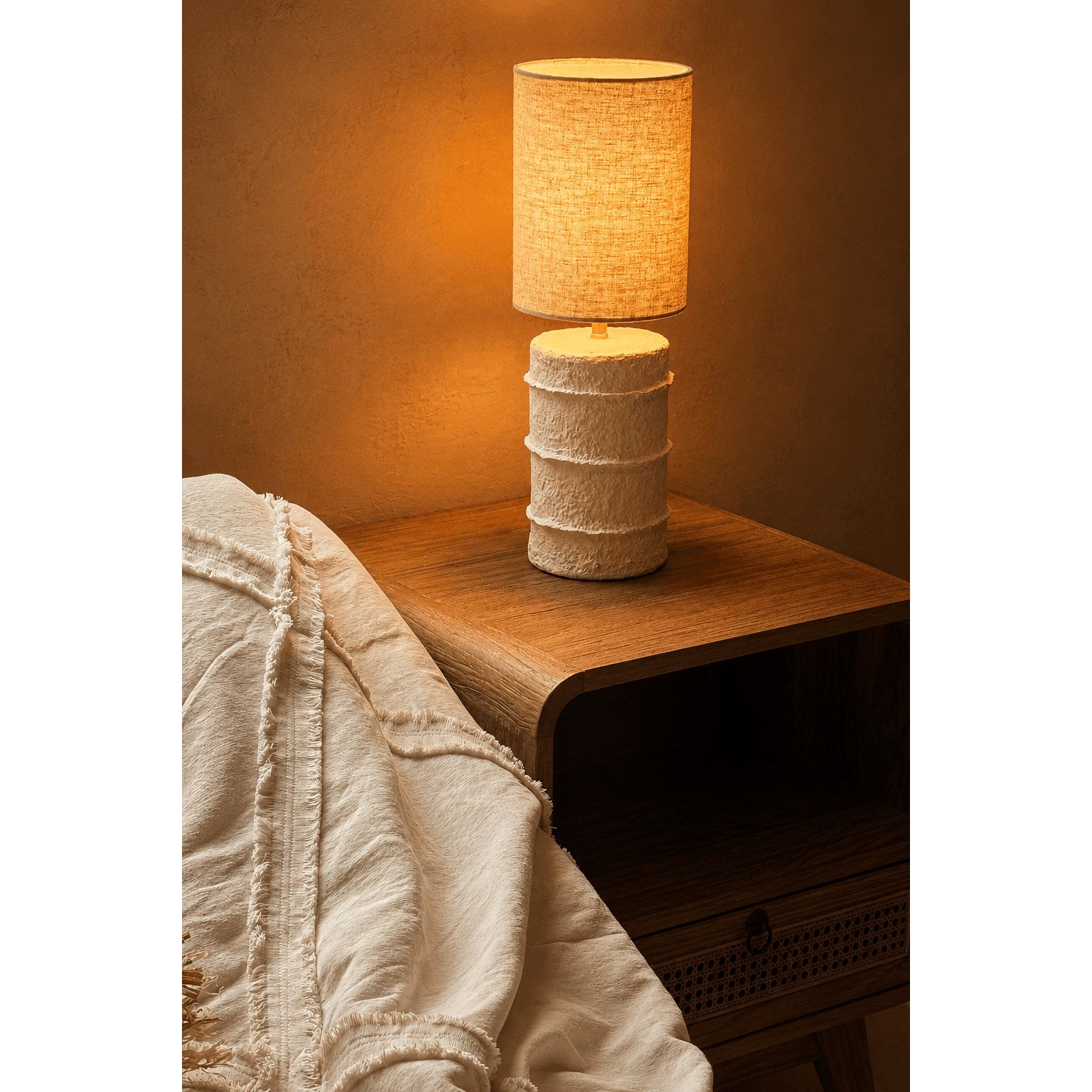Lampe à poser Contour en papier mâché blanc 20 cm en situation