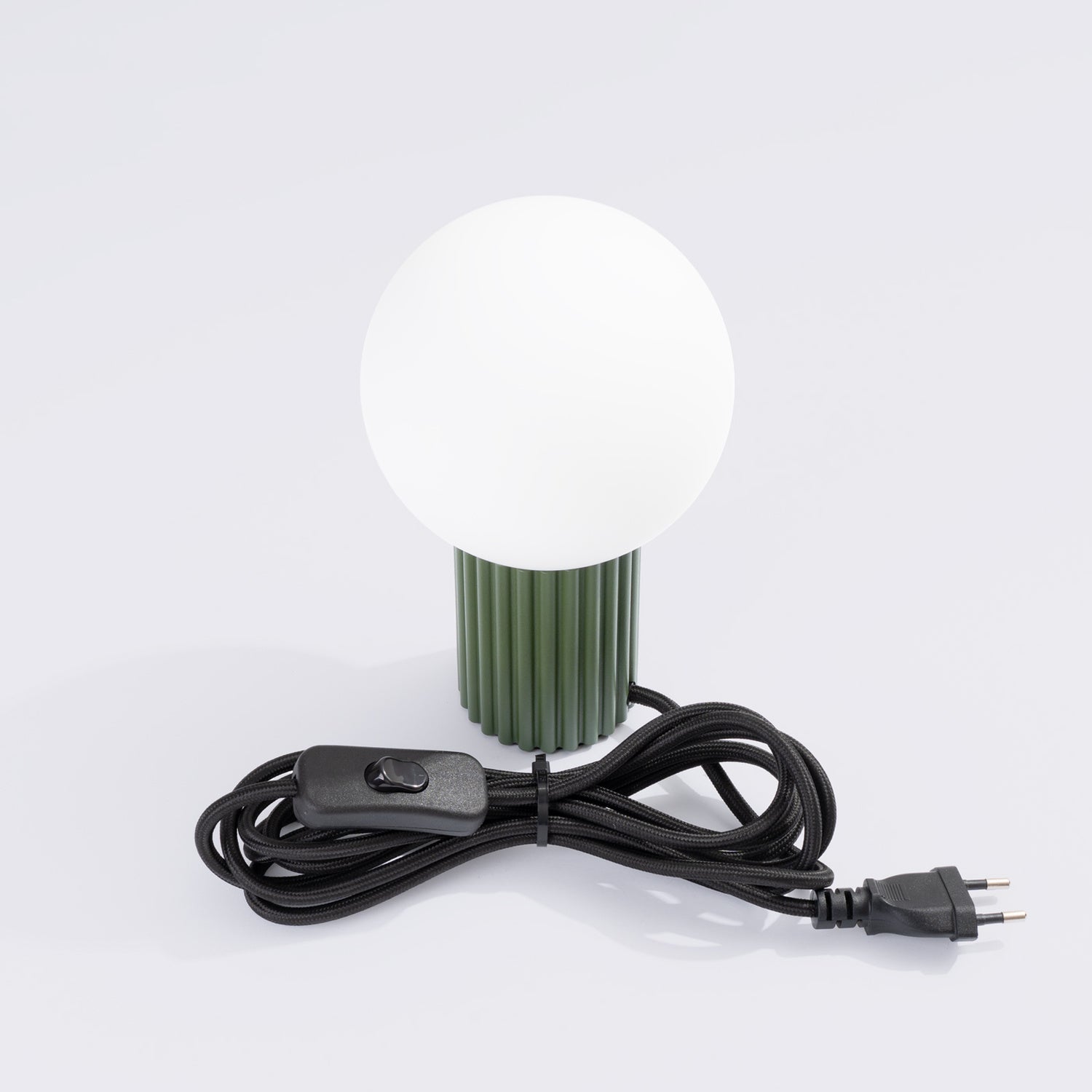 Lampe à poser Halo boule opale vert olive, vue rapprochée