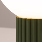 Lampe à poser Halo boule opale vert olive et son cordon à interrupteur