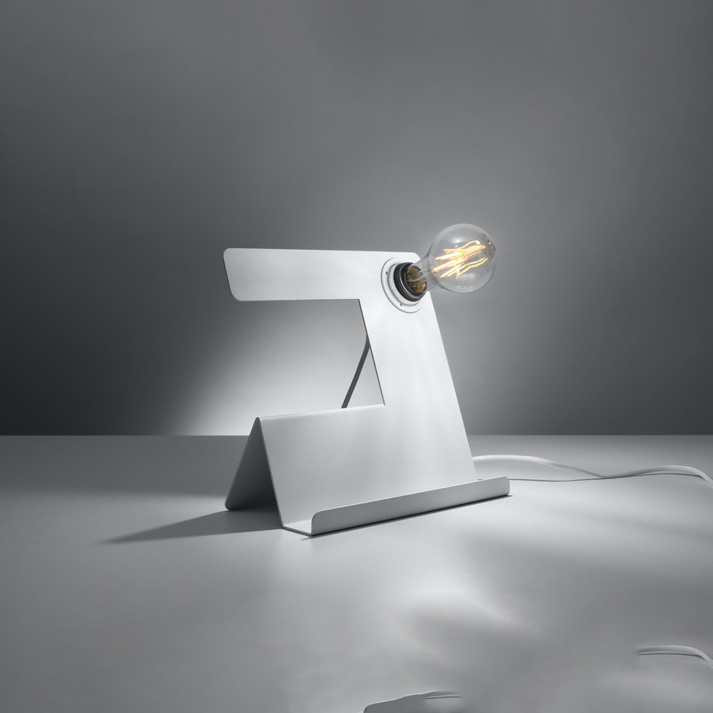 Lampe à poser Incline en acier blanc, tôle pliée et ampoule apparente, ampoule allumée