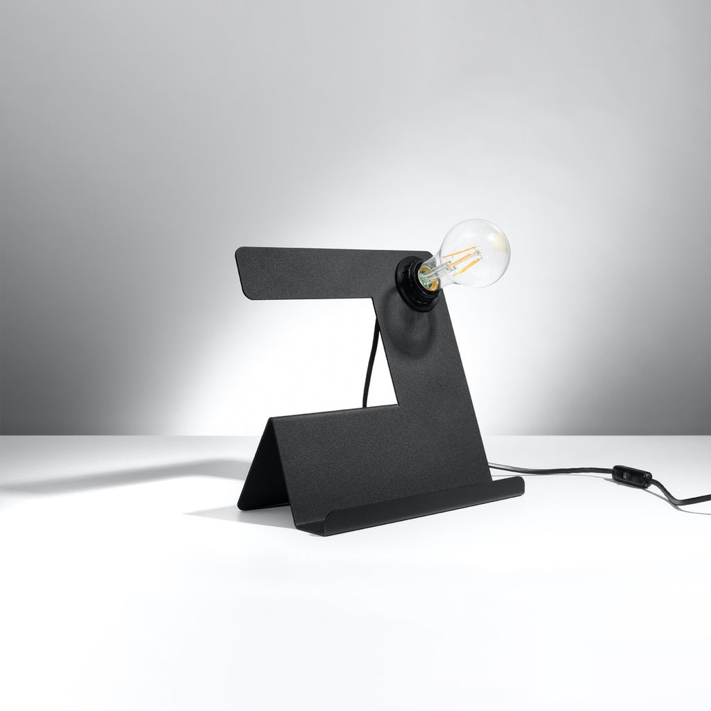 Lampe à poser Incline en acier noir, tôle pliée et ampoule apparente, vue de profil