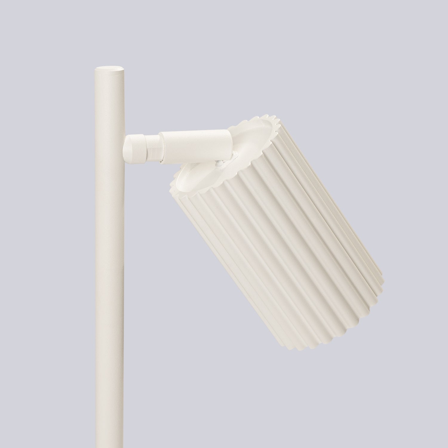 Détail du spot cannelé, lampe Karbon beige