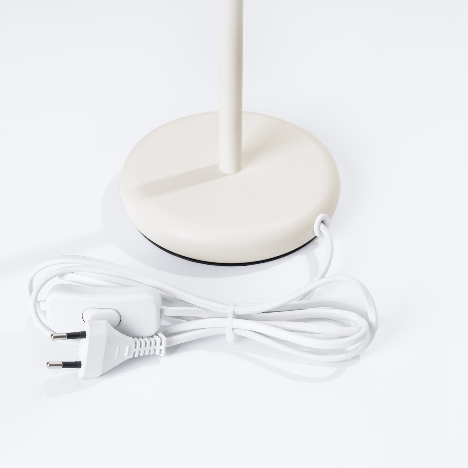 Lampe à poser Karbon spot cannelé beige en situation