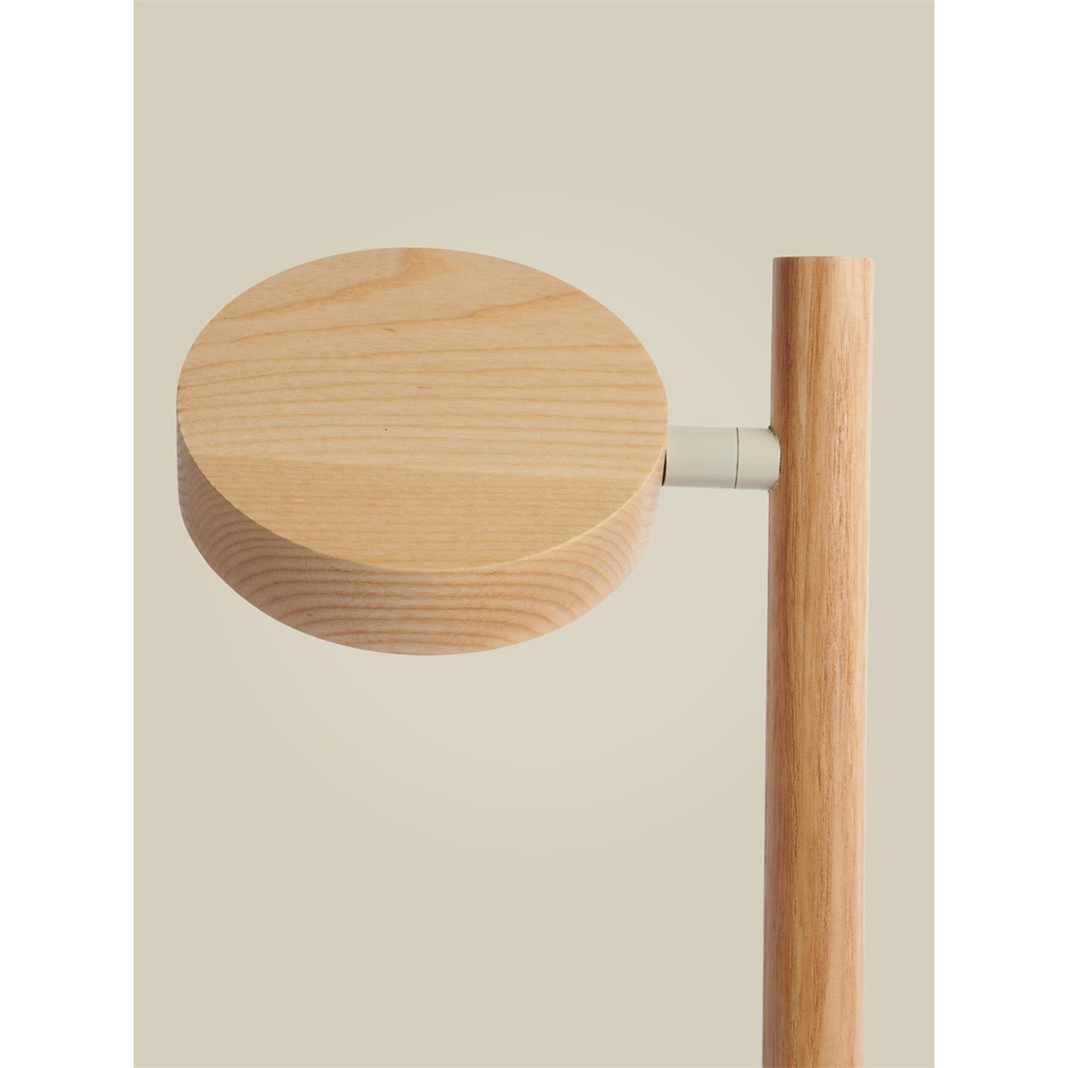 Dessus de la tête ronde de la lampe Okinawa frêne naturel et grain du bois