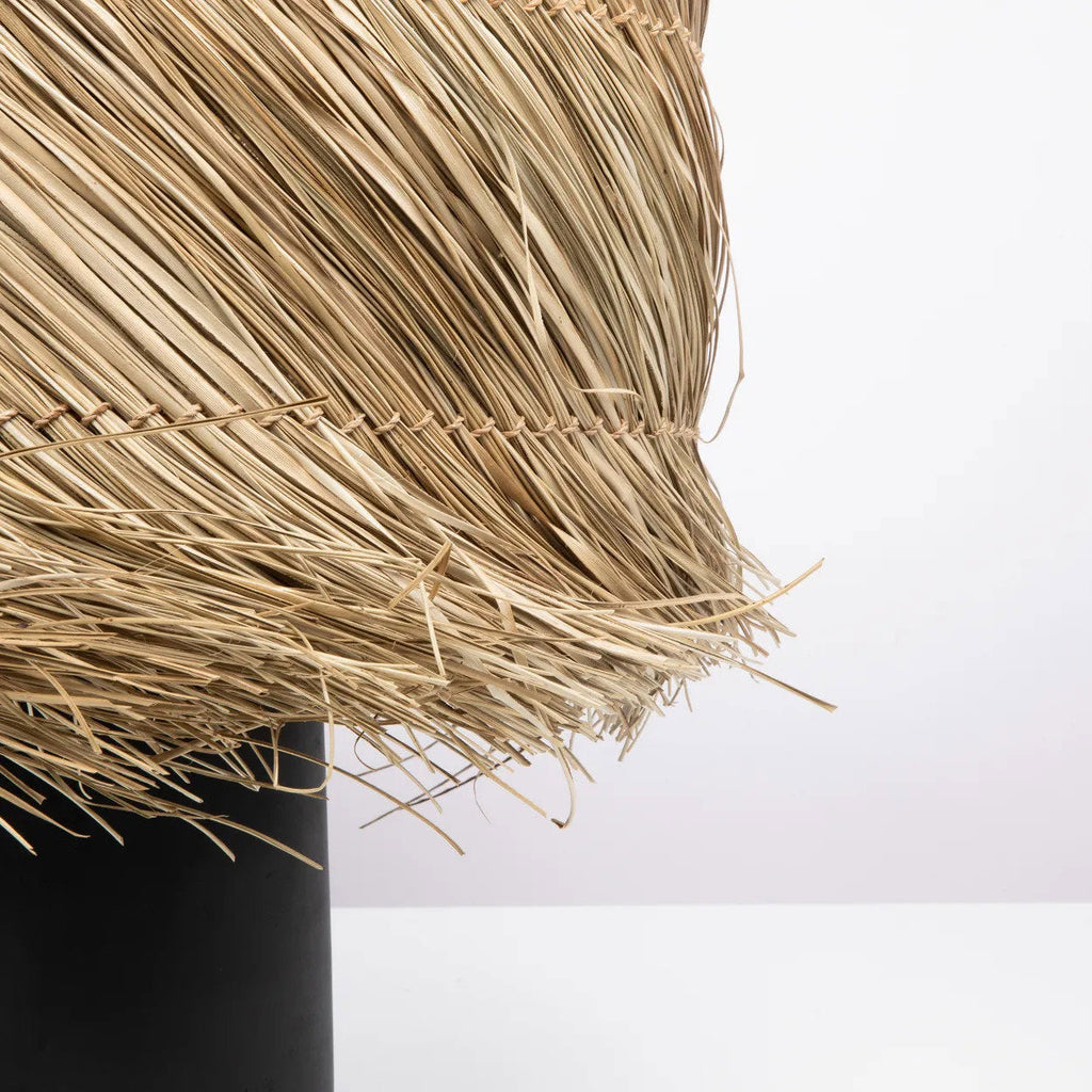 Lampe à poser Pandan en terre cuite noire à franges de sisal, vue 3