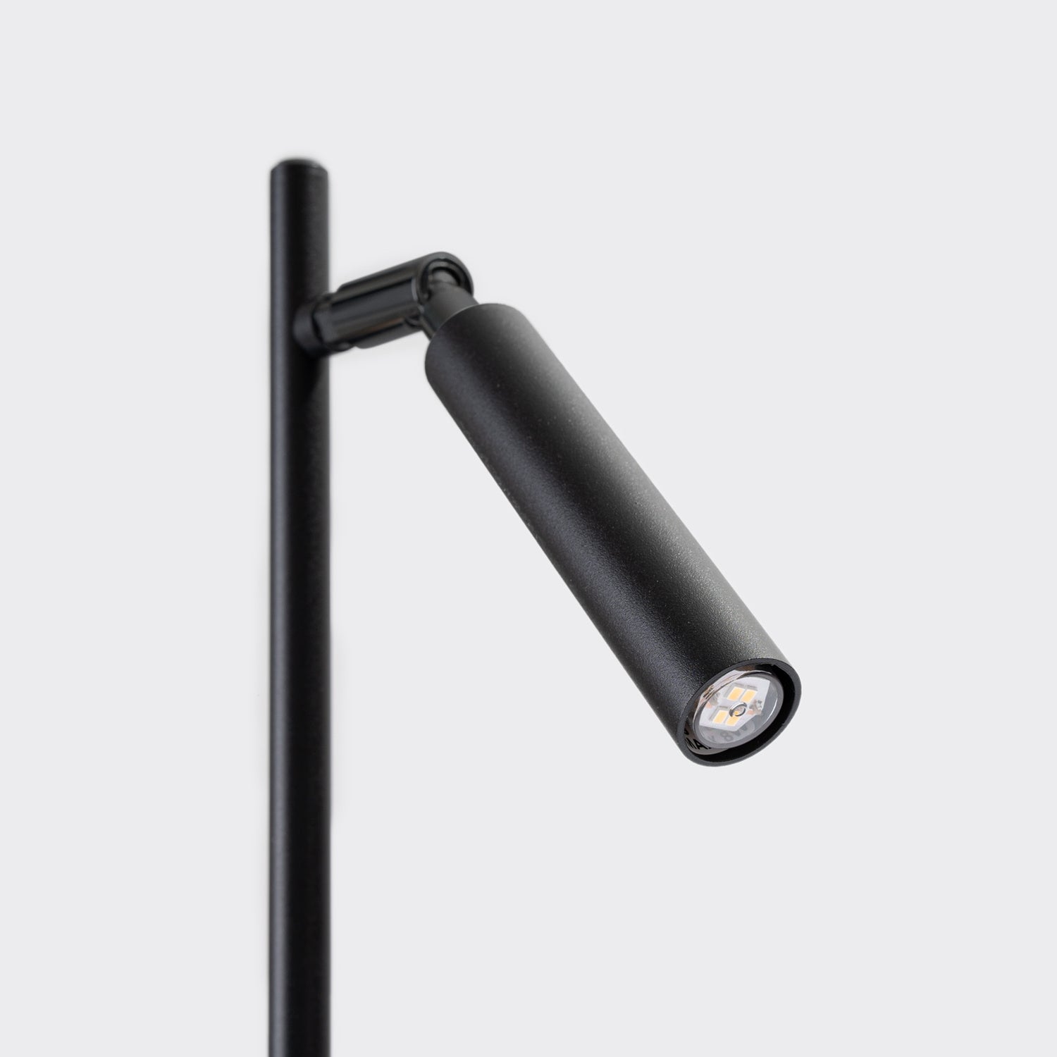 Lampe à poser Pastelo noire G9, gros plan allumé
