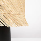 Lampe à poser Rattan en terre cuite noire et rotin franges fines, vue 3