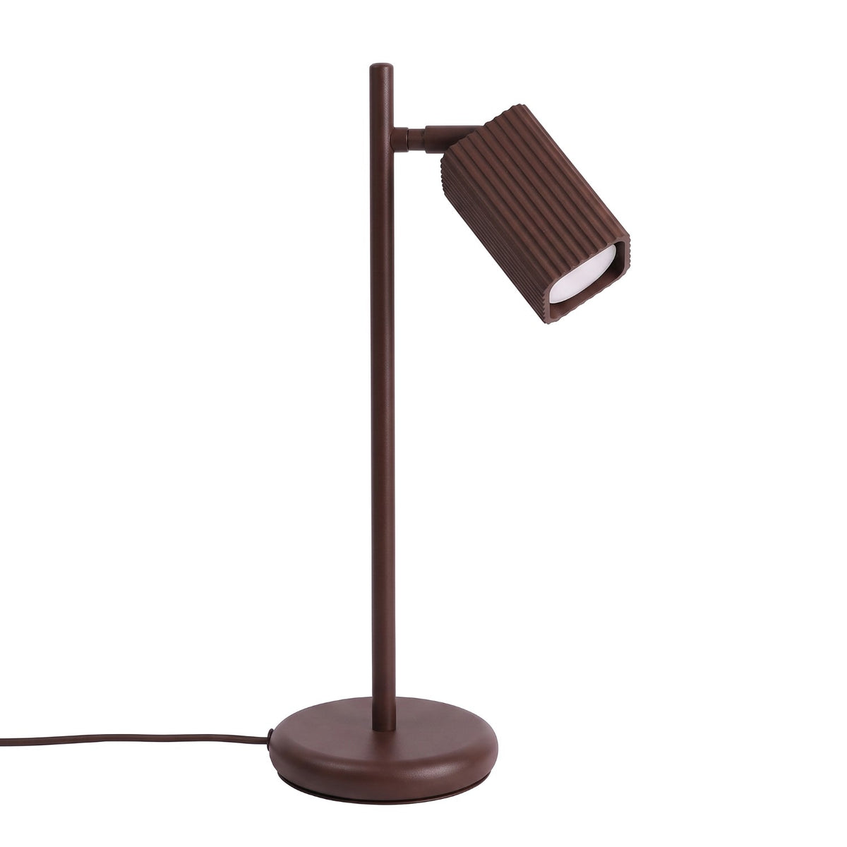 Lampe à poser Rayo laque brune sur fond blanc avec son câble