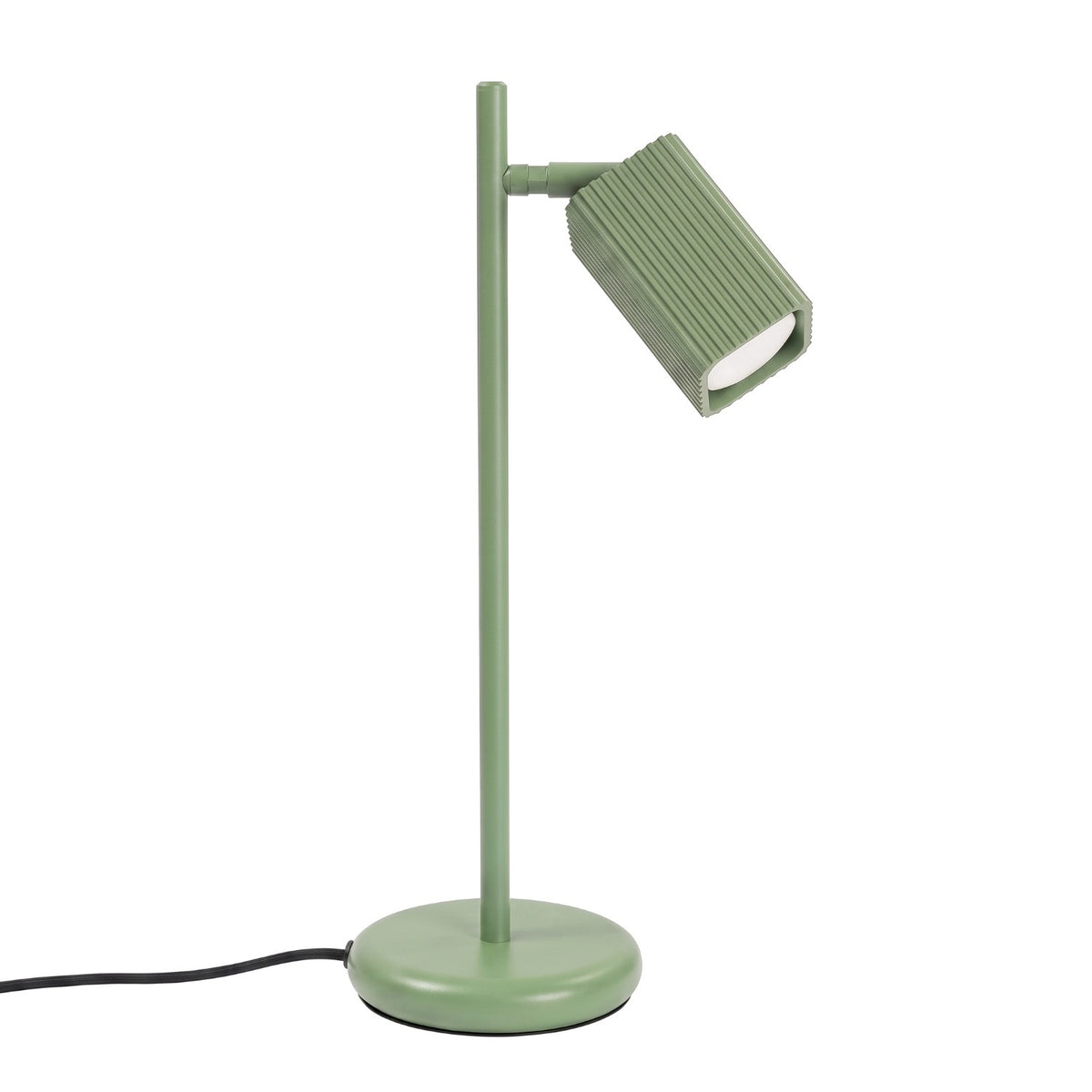 Lampe à poser Rayo laque vert sauge sur fond blanc avec son câble