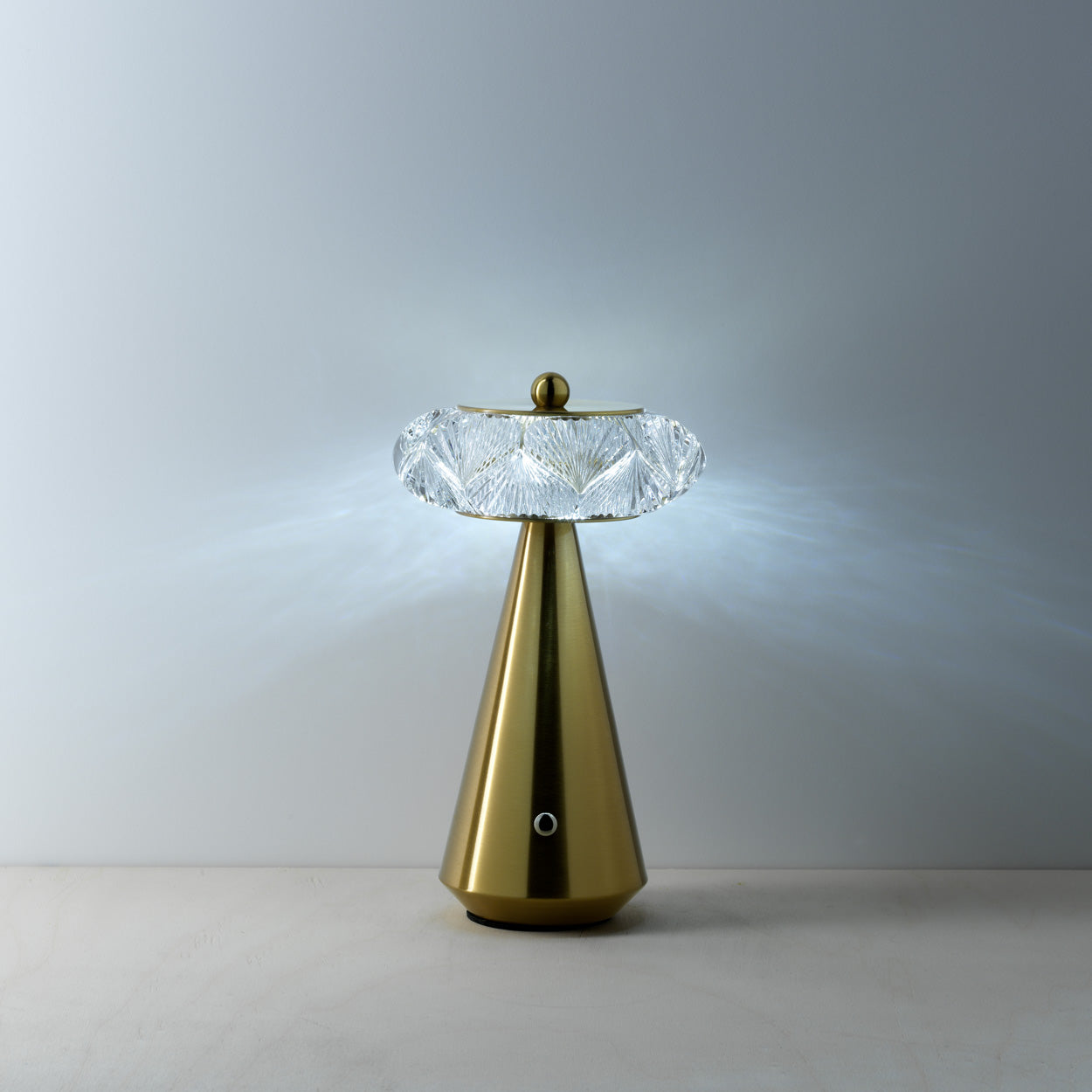 Lampe à poser sans fil Diamond Diva en métal facetté, vue 3