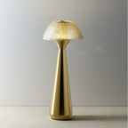 Lampe à poser sans fil Mushlampio en métal en situation