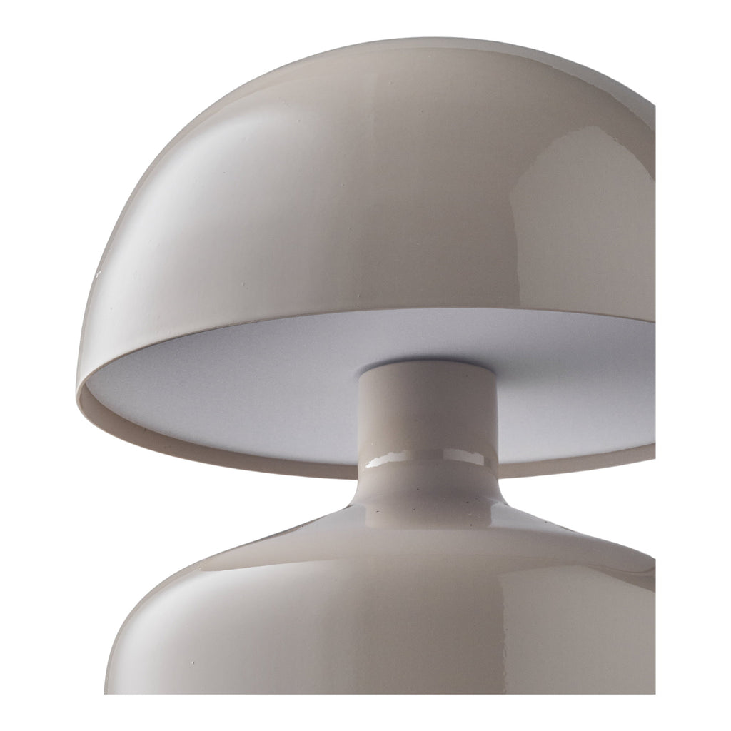 Vue dessous abat-jour dôme blanc intérieur lampe Aulla design champignon