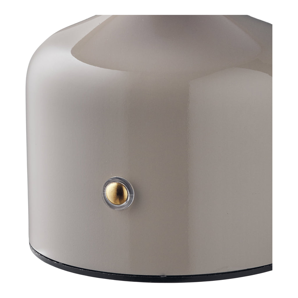 Détail interrupteur tactile doré lampe rechargeable Aulla métal gris laqué