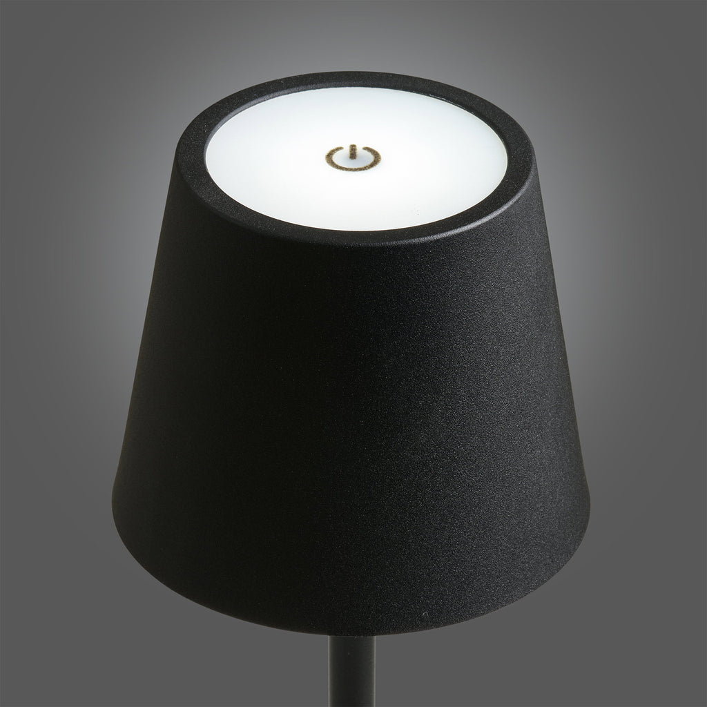 Lampe Bradford noire allumée premier niveau luminosité LED abat-jour conique