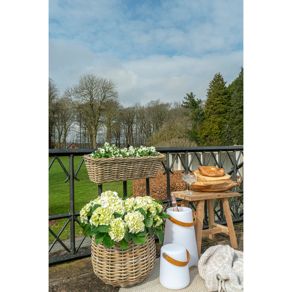 Lampe Bristol LED blanc terrasse balcon hortensias blancs ambiance chaleureuse
