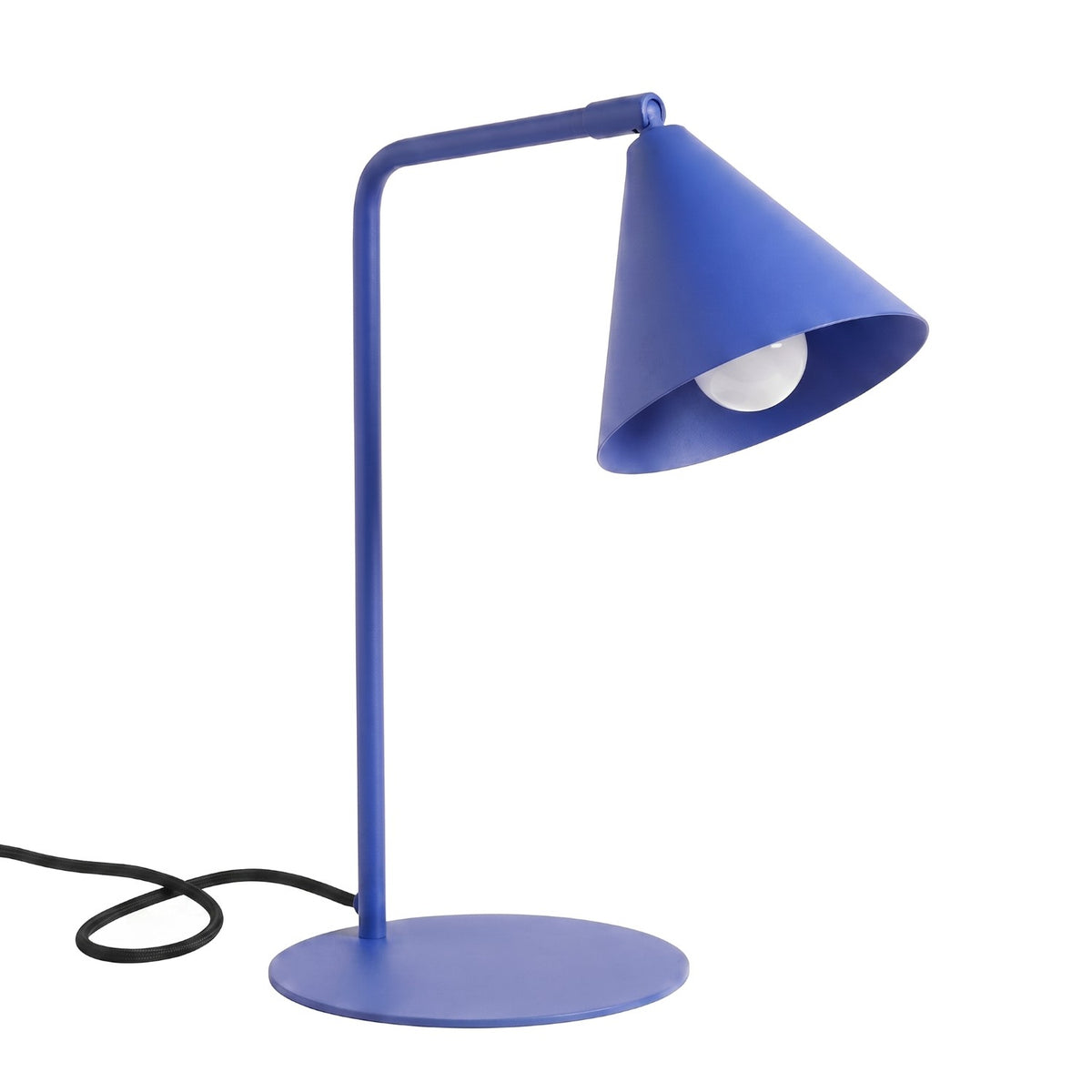 Lampe de bureau Nox laque bleu outremer avec bras à l'équerre et cône orientable sur base ronde