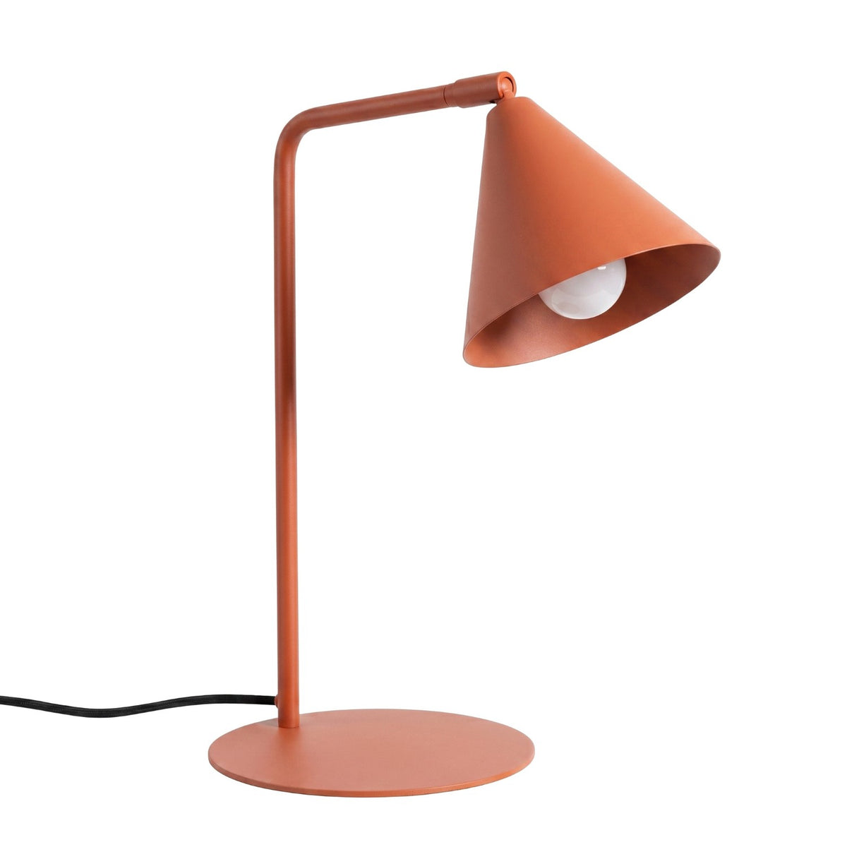 Lampe de bureau Nox laque rouge ocre avec bras à l'équerre et cône orientable sur base ronde