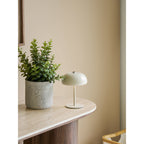 Lampe décorative Margate rechargeable sans fil beige 18 cm en situation