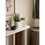 Lampe décorative Margate rechargeable sans fil taupe 23 cm en situation