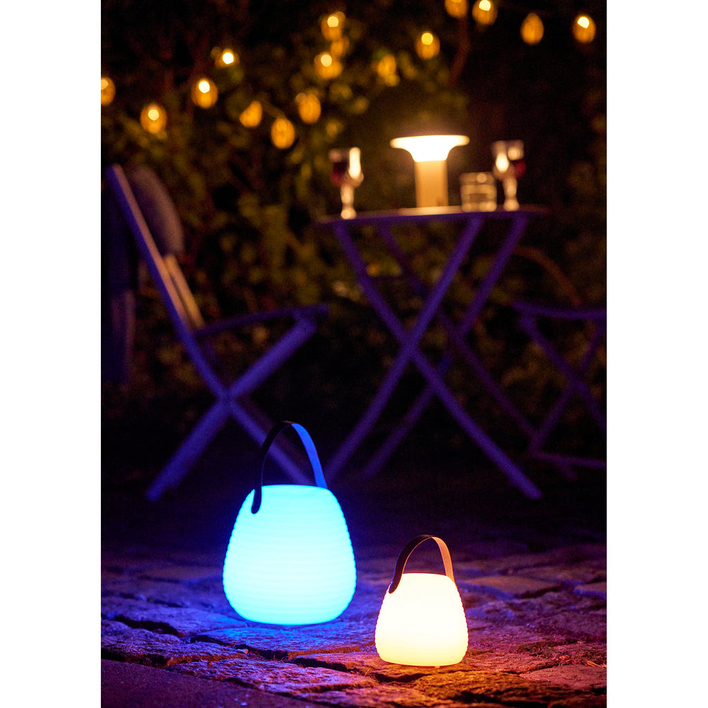 Lampes Derry RGB bleue et blanche lumière multicolore soirée pavés jardin