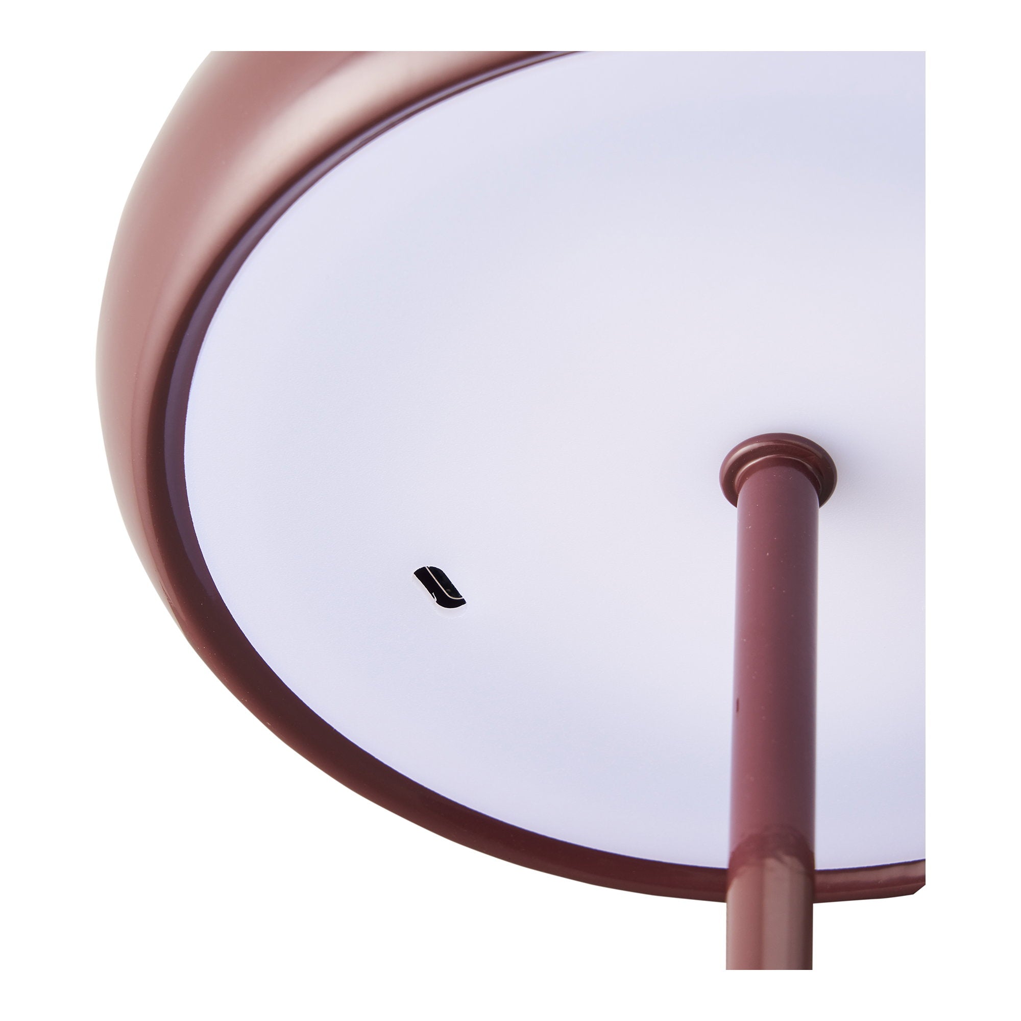 Détail base lampe Margate bordeaux port USB-C recharge sans fil